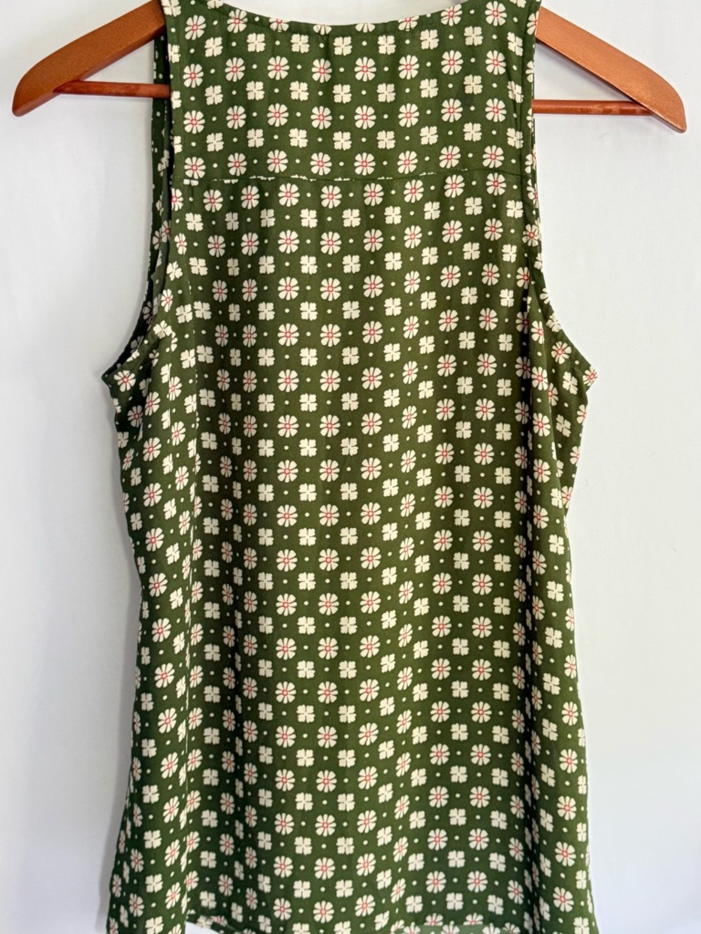 Sleeveless Floral Tank Top caBi Size Small Green Boho Lightweight - Picture 2 of 7
